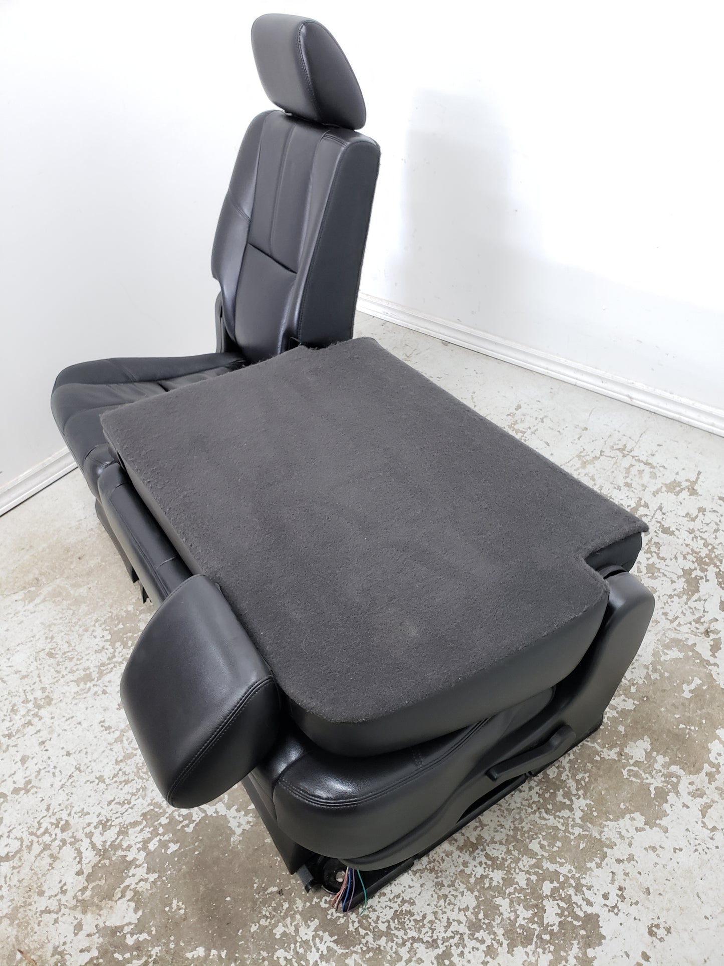 Suburban 2007-14 Yukon Tahoe XL 2nd second Row Bench Truck Seat Escalade Denali