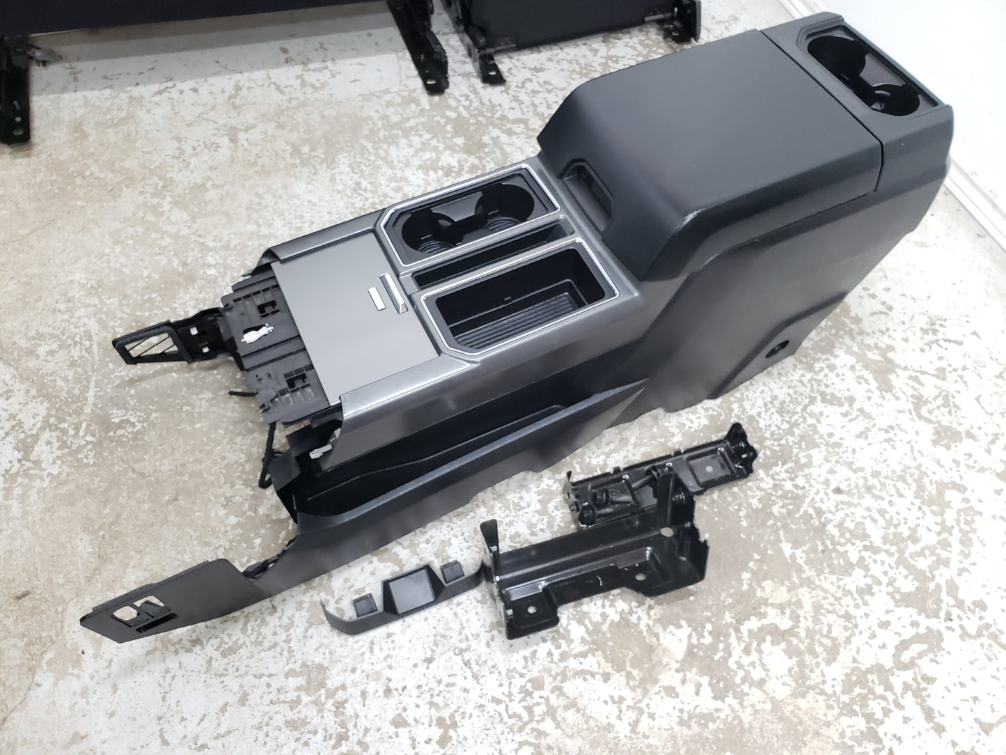 Hard plastic storage type center console from a 2017 Ford F150 Truck. Fits F250 F350 F450 superduty 2015 2016 2017 2018