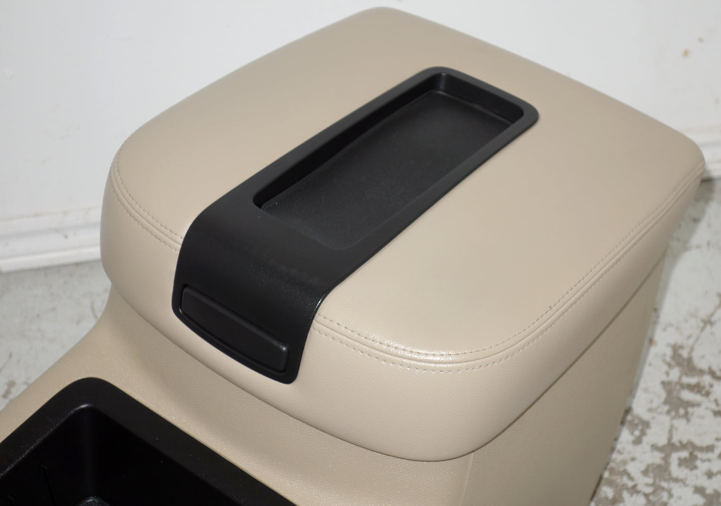 Chev Truck Silverado Tan Plastic Center Console 2007-14 Sierra Yukon Tahoe Suburban