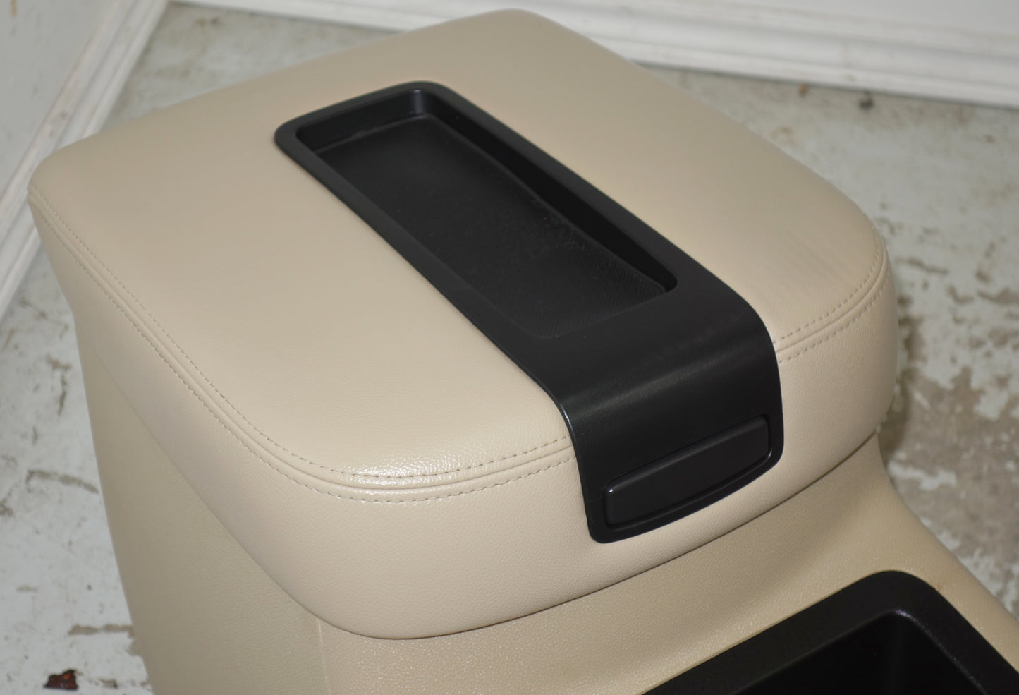 Chev Truck Silverado Tan Plastic Center Console 2007-14 Sierra Yukon Tahoe Suburban