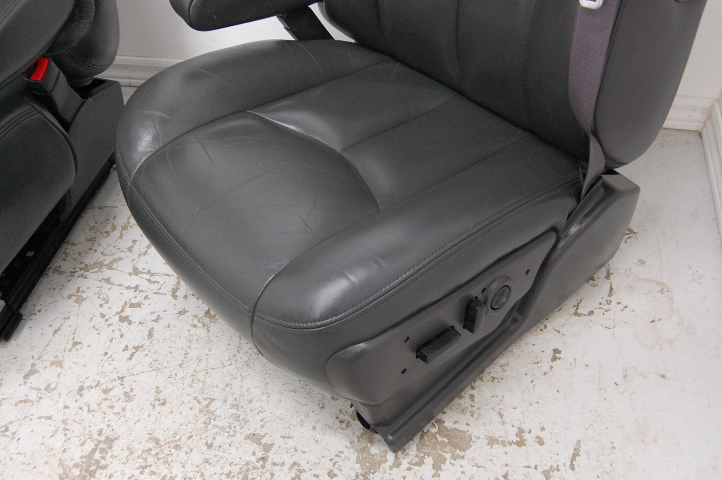 Chev Truck 05 Yukon Tahoe BLACK LEATHER Front Seats Suburban