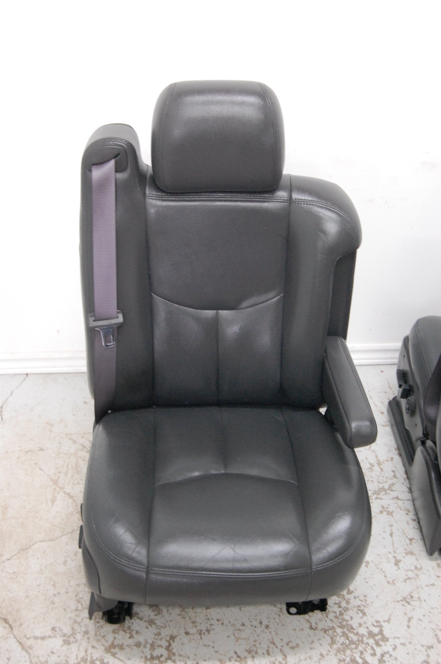 Chev Truck 05 Yukon Tahoe BLACK LEATHER Front Seats Suburban