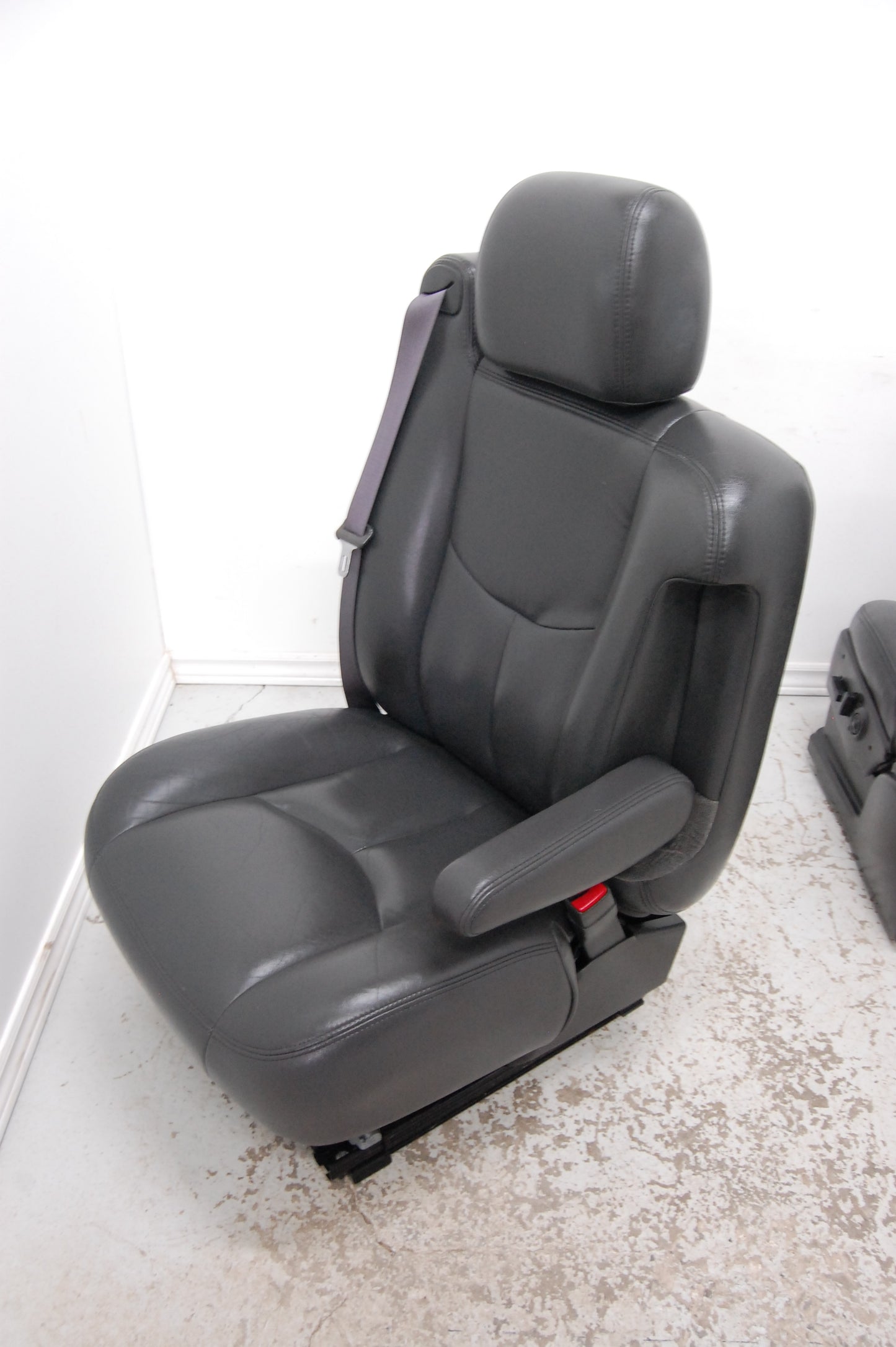 Chev Truck 05 Yukon Tahoe BLACK LEATHER Front Seats Suburban