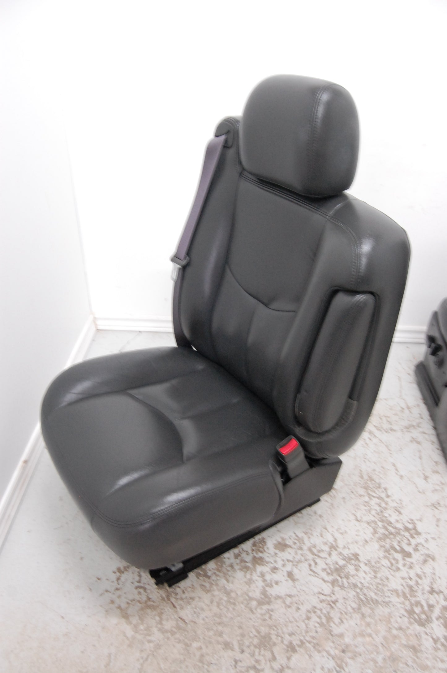 Chev Truck 05 Yukon Tahoe BLACK LEATHER Front Seats Suburban