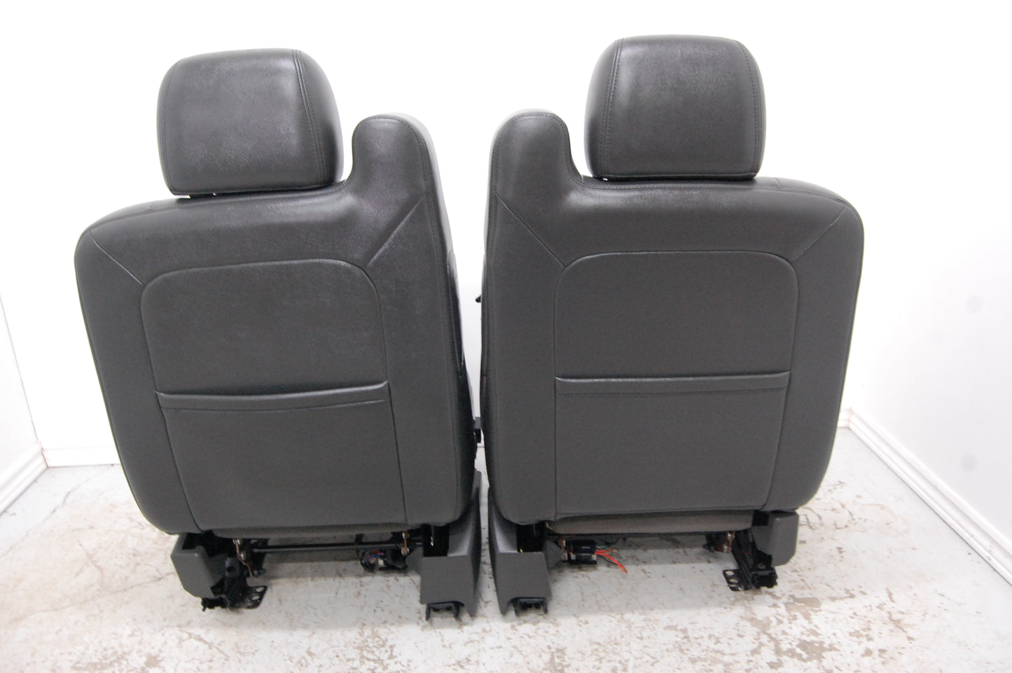 Chev Truck 05 Yukon Tahoe BLACK LEATHER Front Seats Suburban