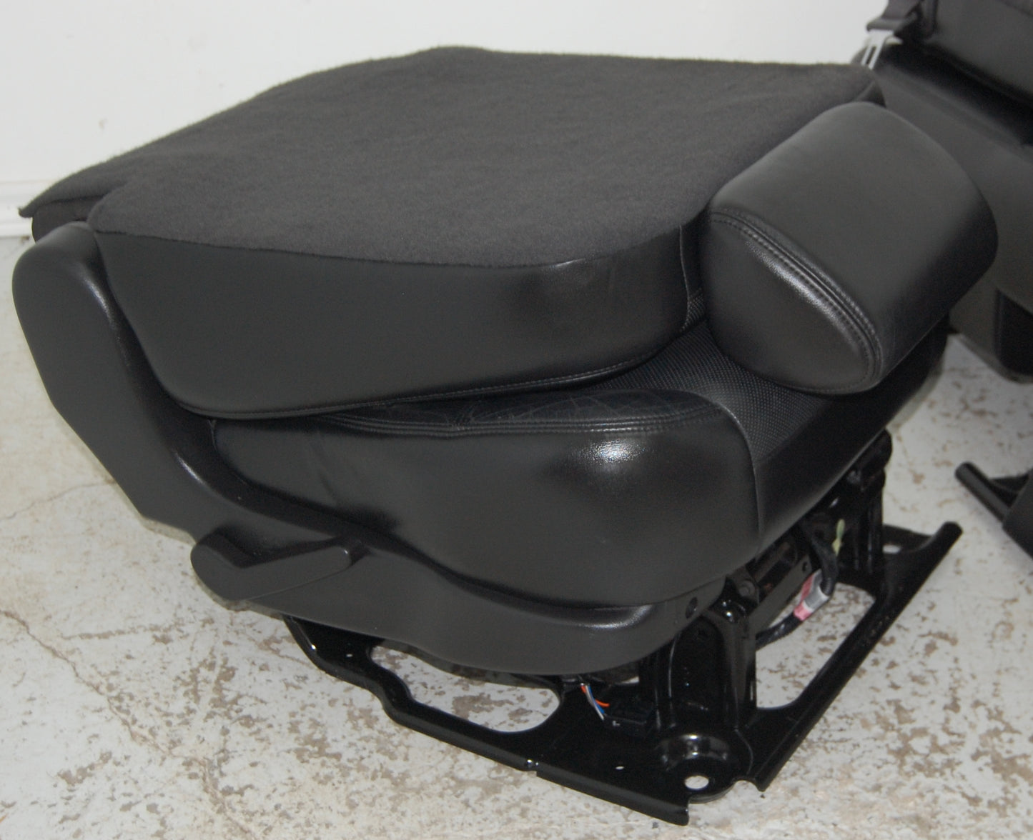 Yukon Tahoe 2nd Row Bench Truck Seat Denali 2012 Short Chev