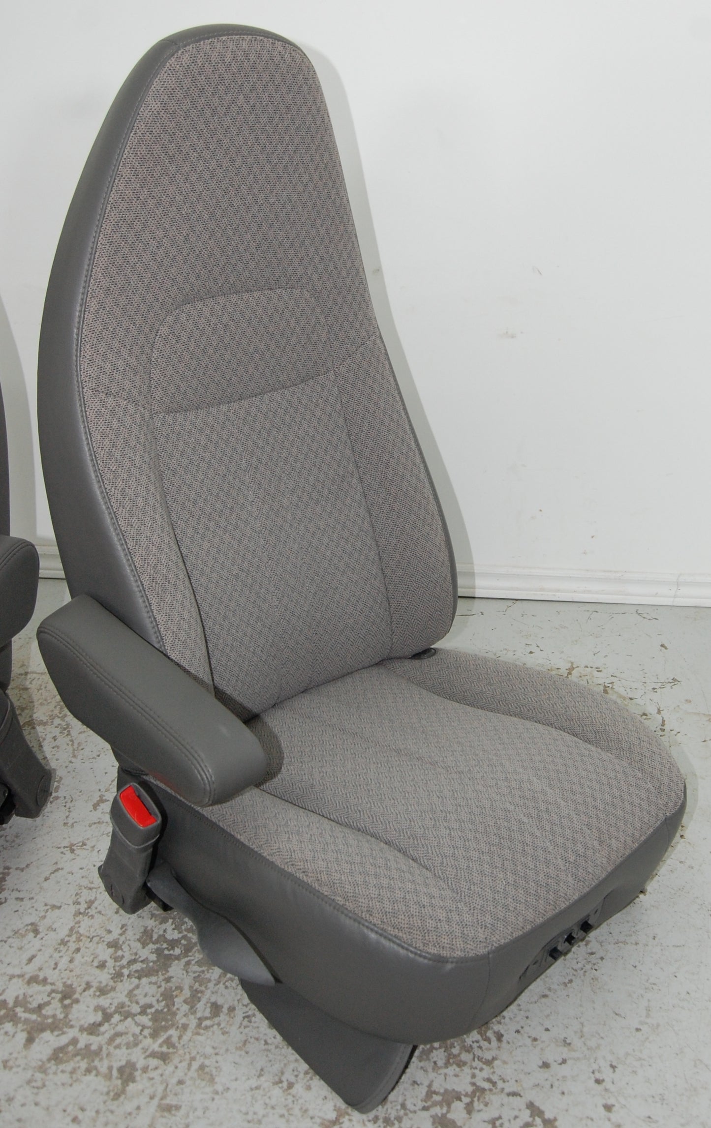 Chev Savanna Van Power Grey Cloth Front Seats GMC Chevy Express Savana