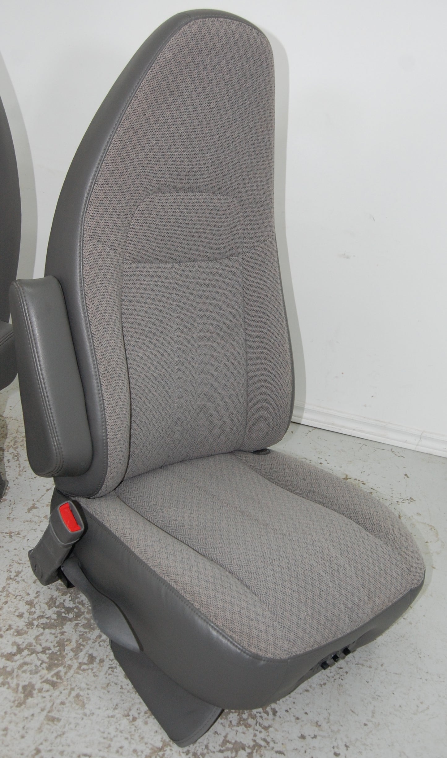 Chev Savanna Van Power Grey Cloth Front Seats GMC Chevy Express Savana