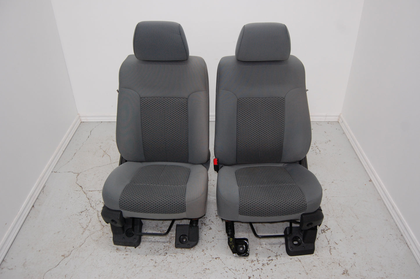 Ford Superduty Truck 2012 Grey Cloth Front Seats F250 F350 F450 F550 with Console