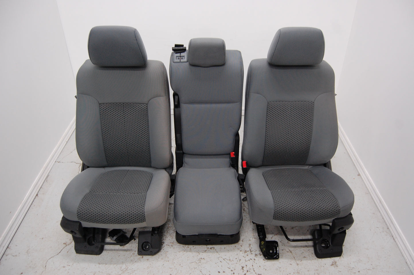 Ford Superduty Truck 2012 Grey Cloth Front Seats F250 F350 F450 F550 with Console