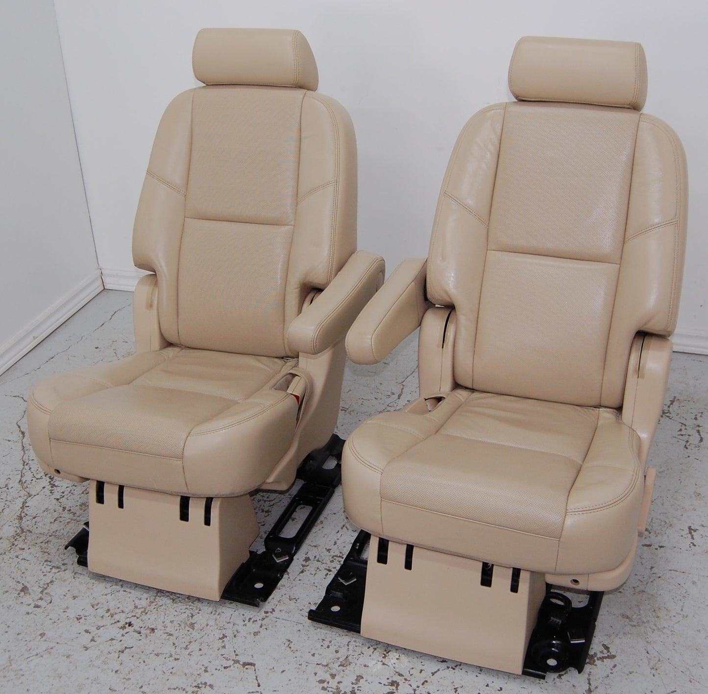 GMC Yukon XL 2007-2014 2nd Second Row Tan Leather Bucket Seats Suburban Denali Escalade ESV