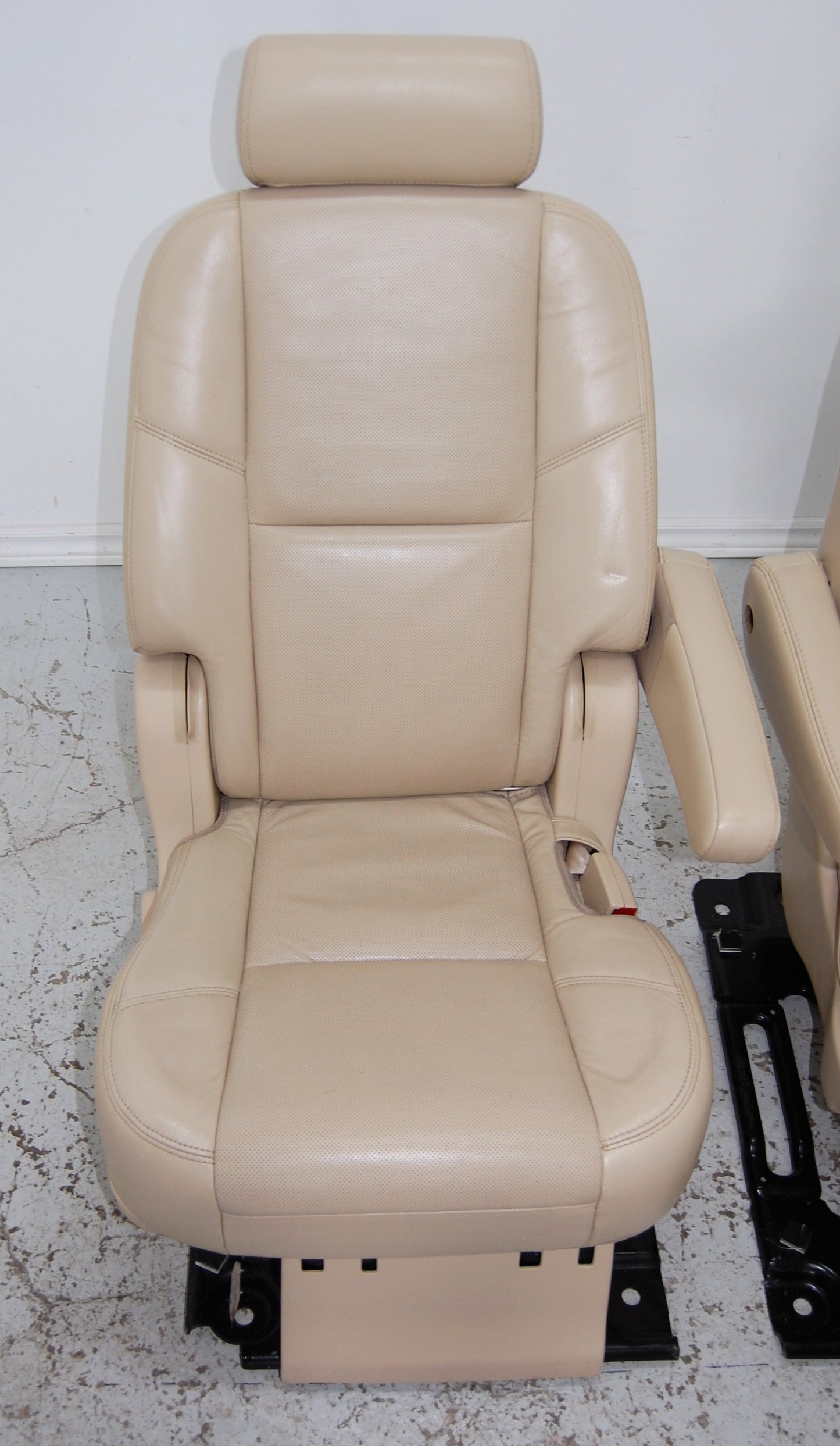 GMC Yukon XL 2007-2014 2nd Second Row Tan Leather Bucket Seats Suburban Denali Escalade ESV