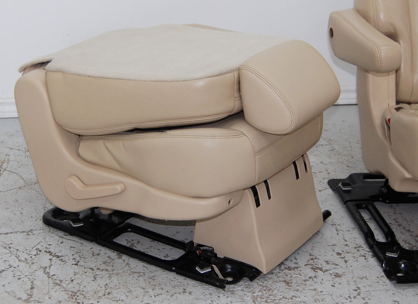 GMC Yukon XL 2007-2014 2nd Second Row Tan Leather Bucket Seats Suburban Denali Escalade ESV