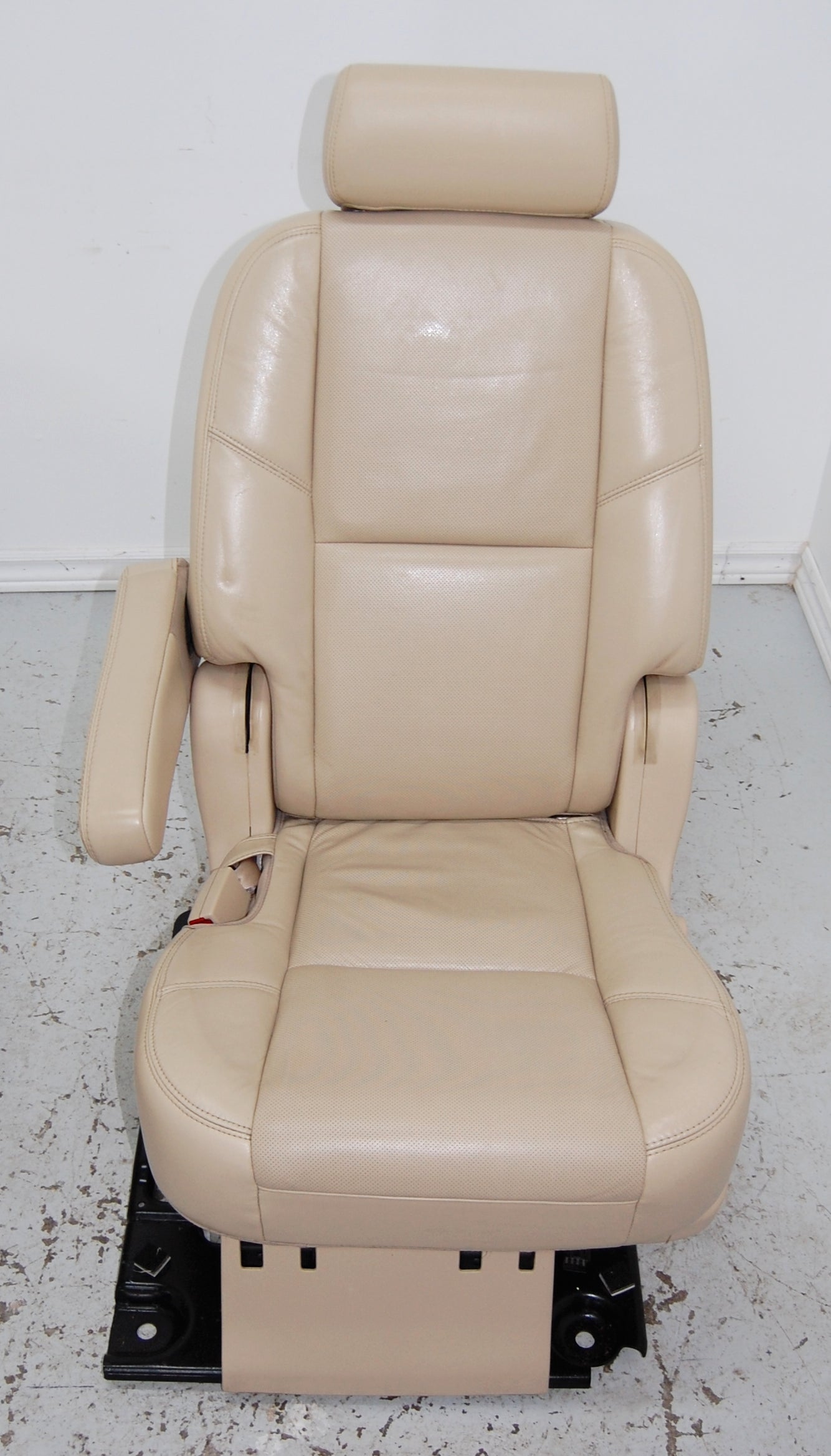 GMC Yukon XL 2007-2014 2nd Second Row Tan Leather Bucket Seats Suburban Denali Escalade ESV
