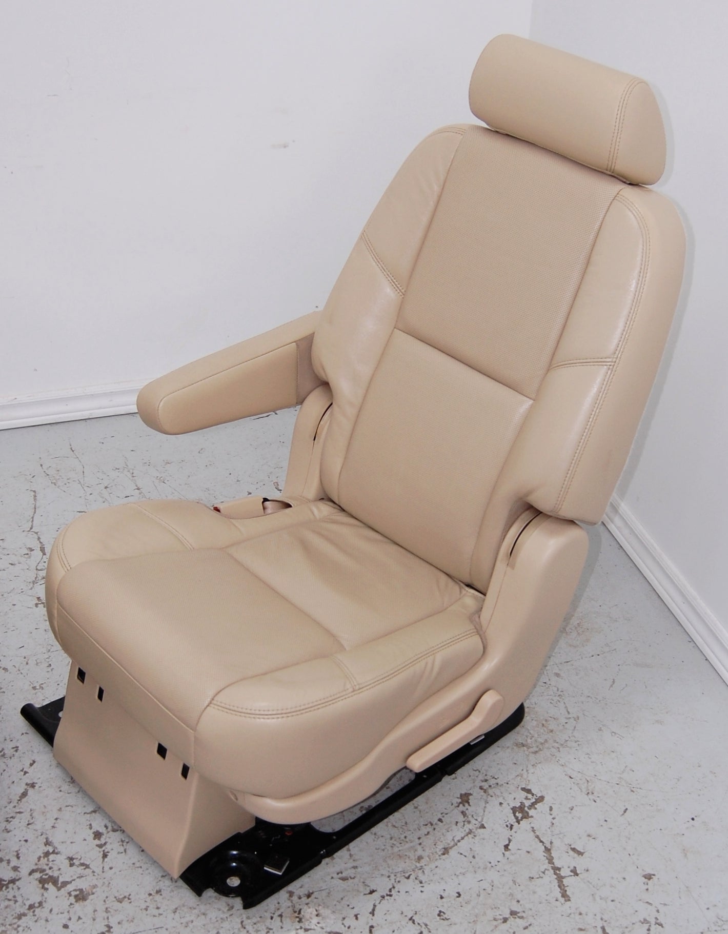 GMC Yukon XL 2007-2014 2nd Second Row Tan Leather Bucket Seats Suburban Denali Escalade ESV
