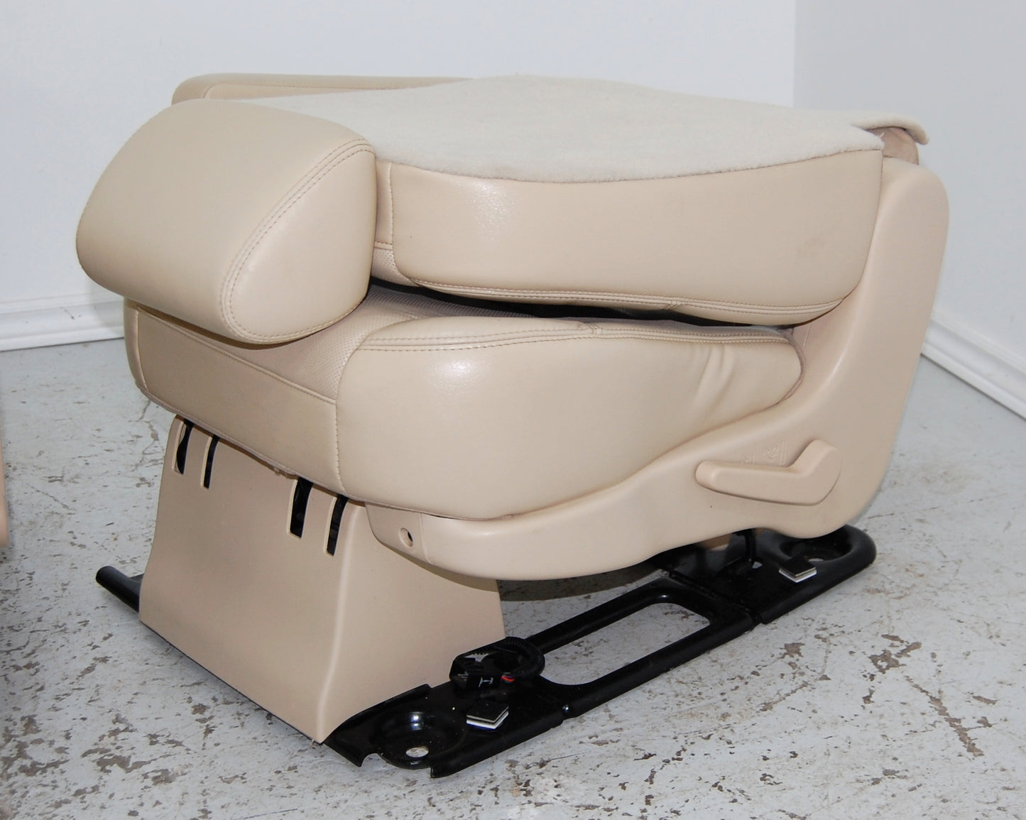 GMC Yukon XL 2007-2014 2nd Second Row Tan Leather Bucket Seats Suburban Denali Escalade ESV