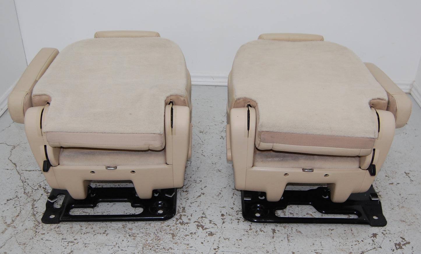 GMC Yukon XL 2007-2014 2nd Second Row Tan Leather Bucket Seats Suburban Denali Escalade ESV