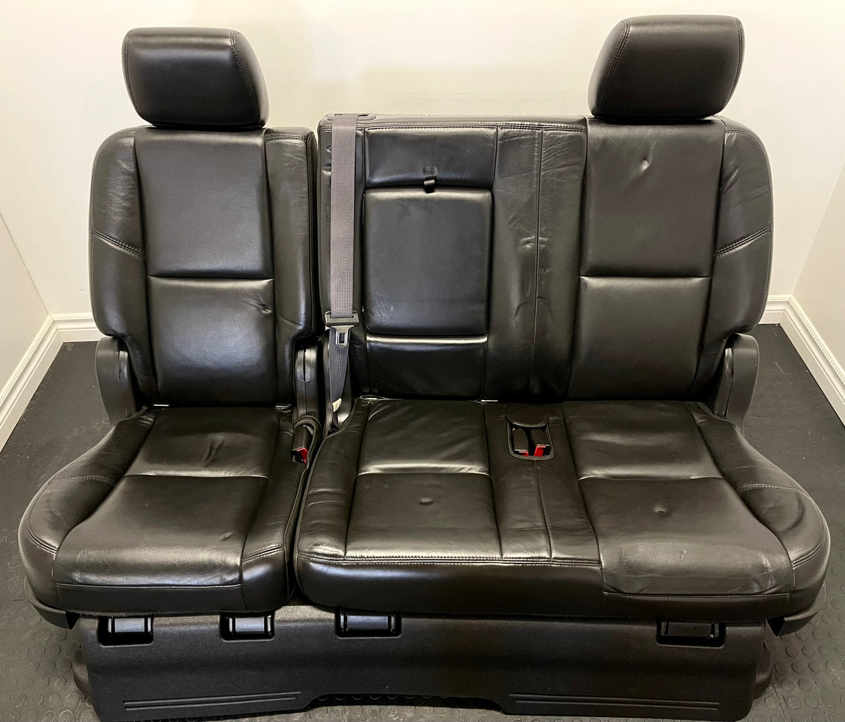 2013 Cadillac Escalade Short Black LEATHER Second Row Bench Seat.