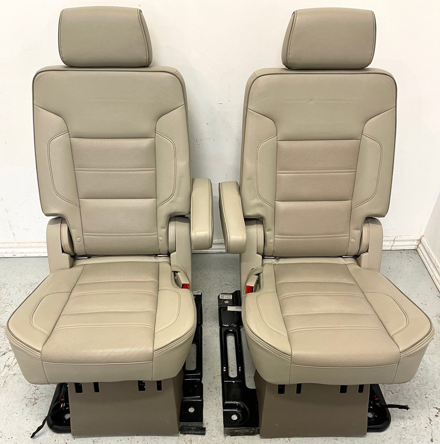 2016 GMC Yukon Denali XL Cashmere Tan LEATHER Second Row Bucket Seats.