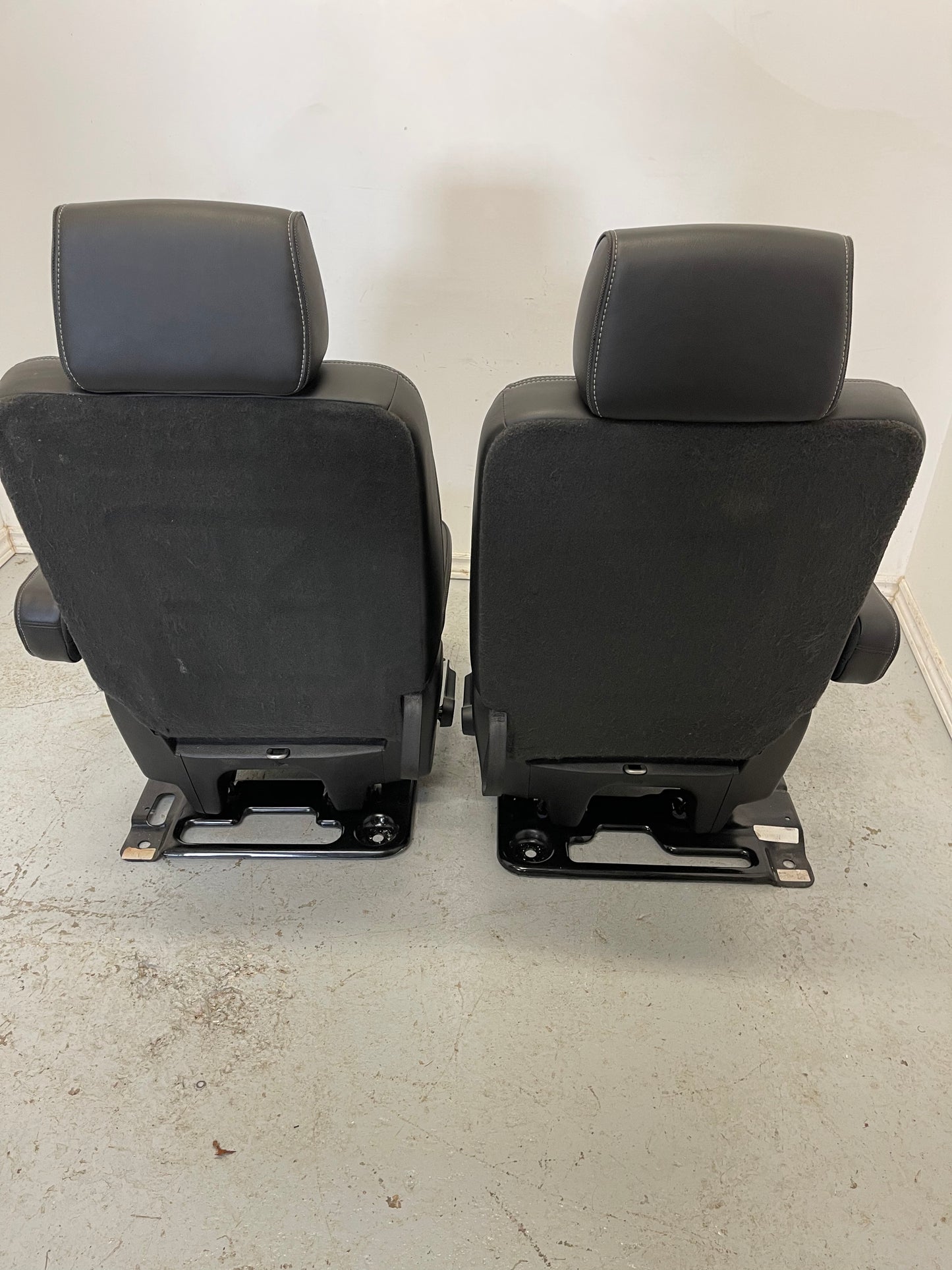 2016 GMC Yukon Denali XL Black LEATHER Second Row Bucket Seat.