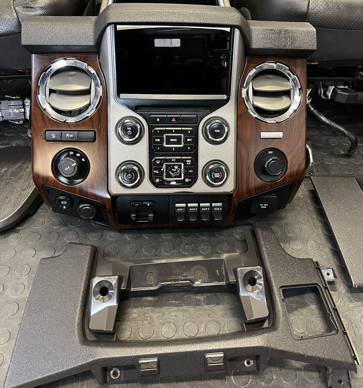 2015 Ford F250 Superduty Black LEATHER Crew Cab Power Heated/Cooled Interior.