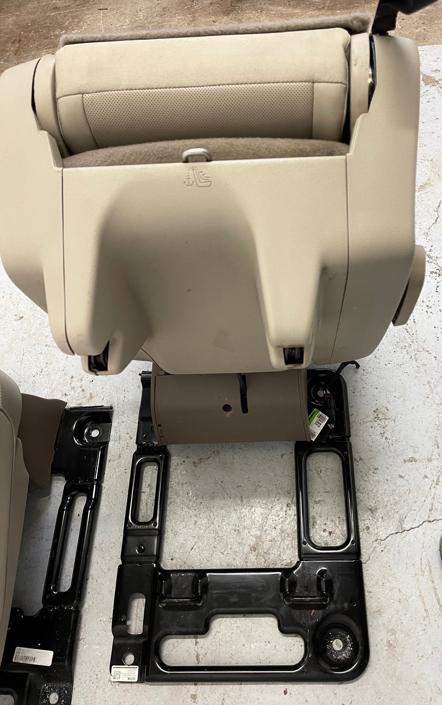 2016 GMC Yukon Denali XL Cashmere Tan LEATHER Second Row Bucket Seats.