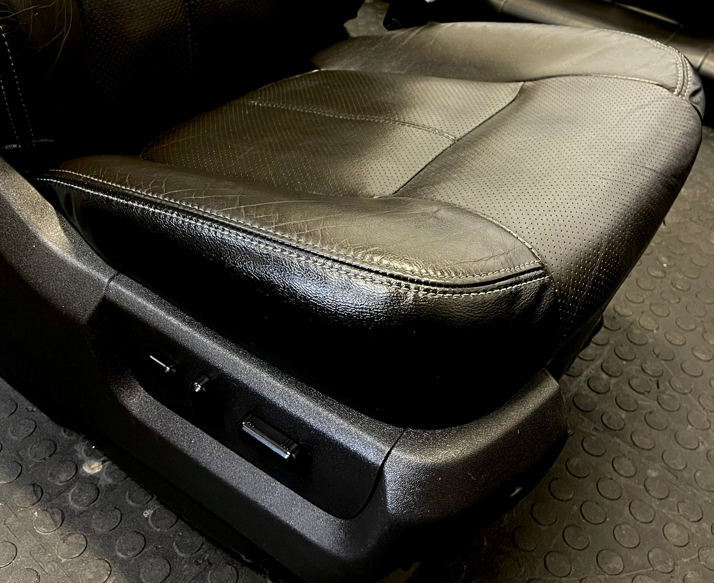 2015 Ford F250 Superduty Black LEATHER Crew Cab Power Heated/Cooled Interior.