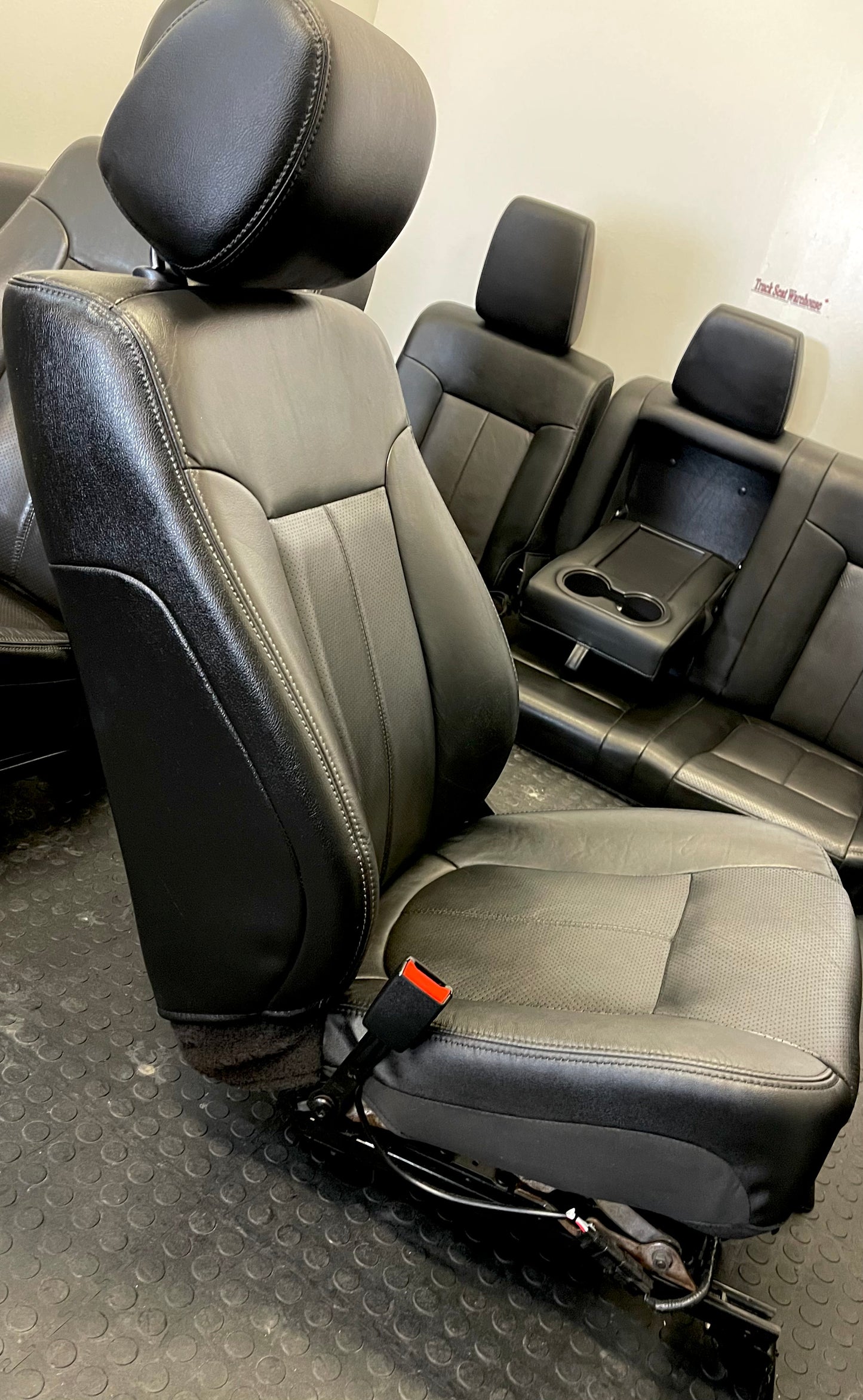 2015 Ford F250 Superduty Black LEATHER Crew Cab Power Heated/Cooled Interior.