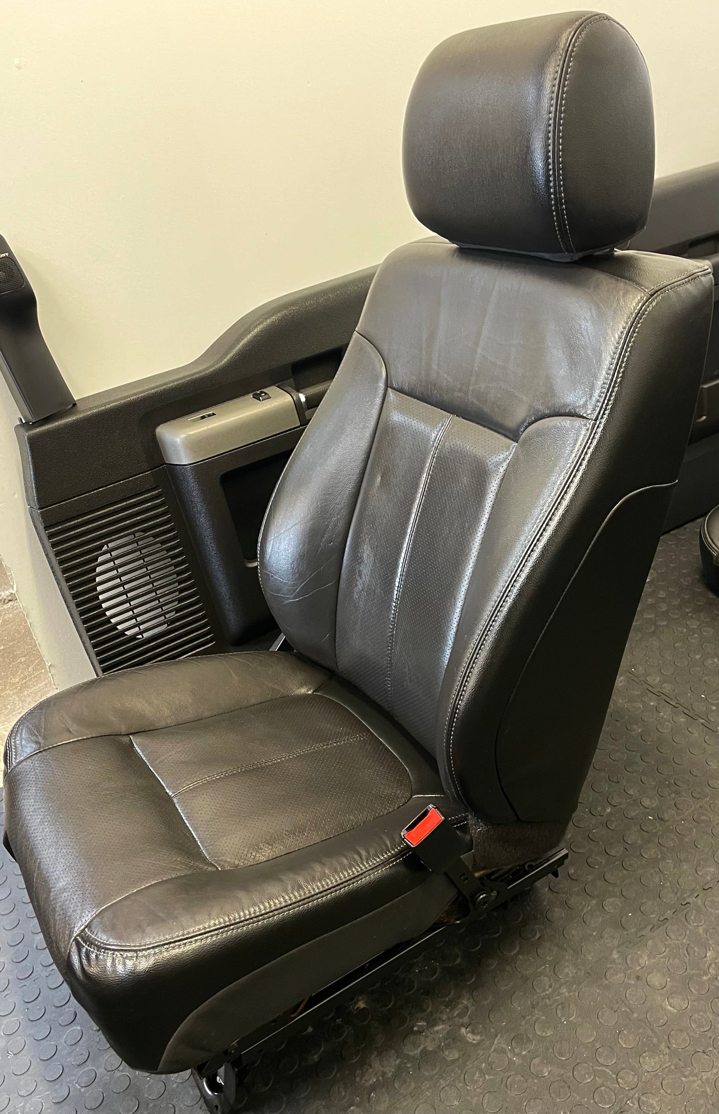 2015 Ford F250 Superduty Black LEATHER Crew Cab Power Heated/Cooled Interior.