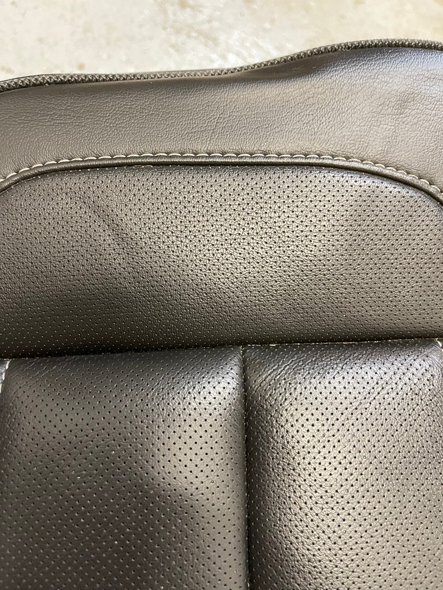 2016 GMC Yukon Denali XL Black LEATHER Second Row Bucket Seat.