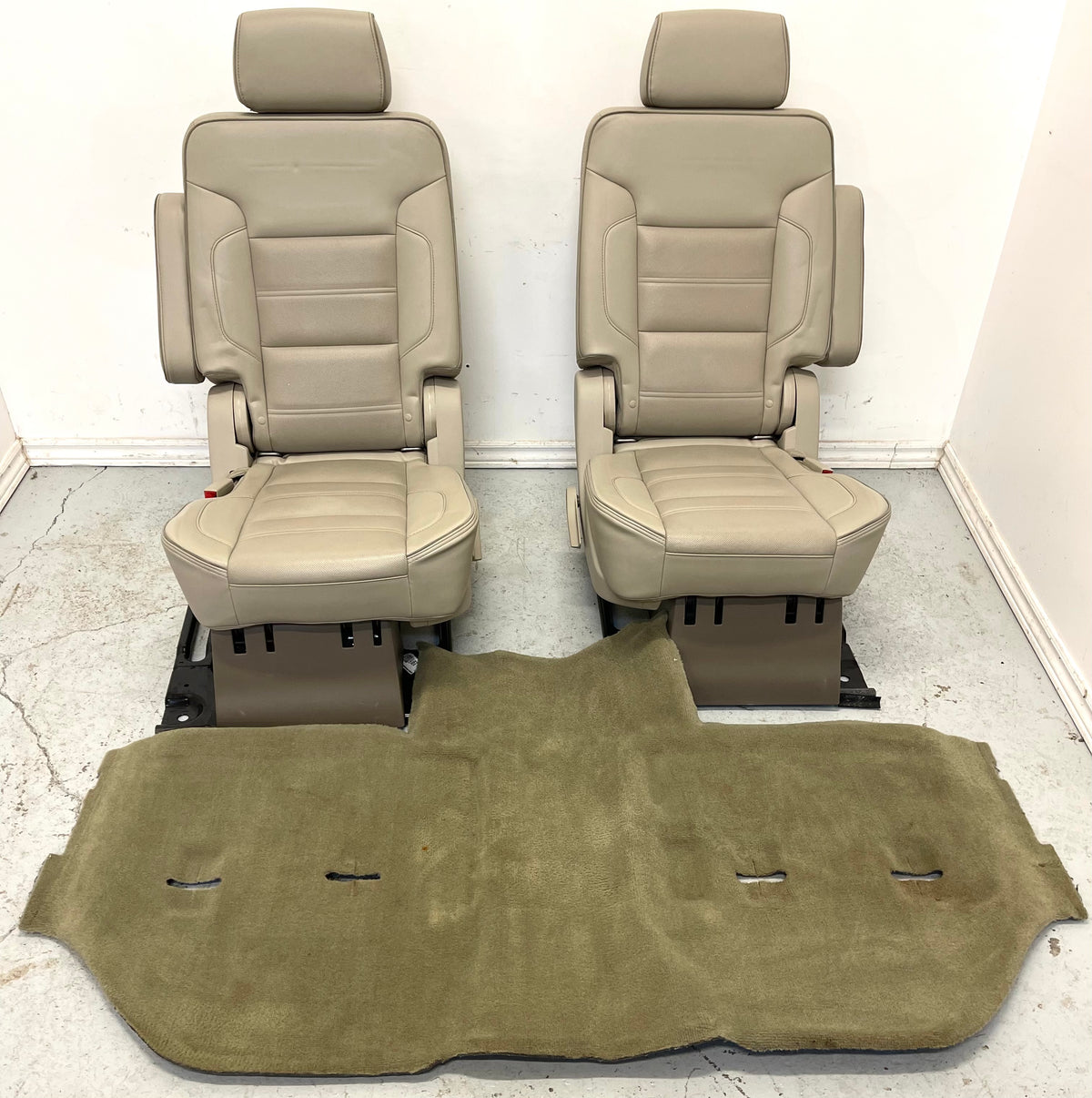 2016 GMC Yukon Denali XL Cashmere Tan LEATHER Second Row Bucket Seats.