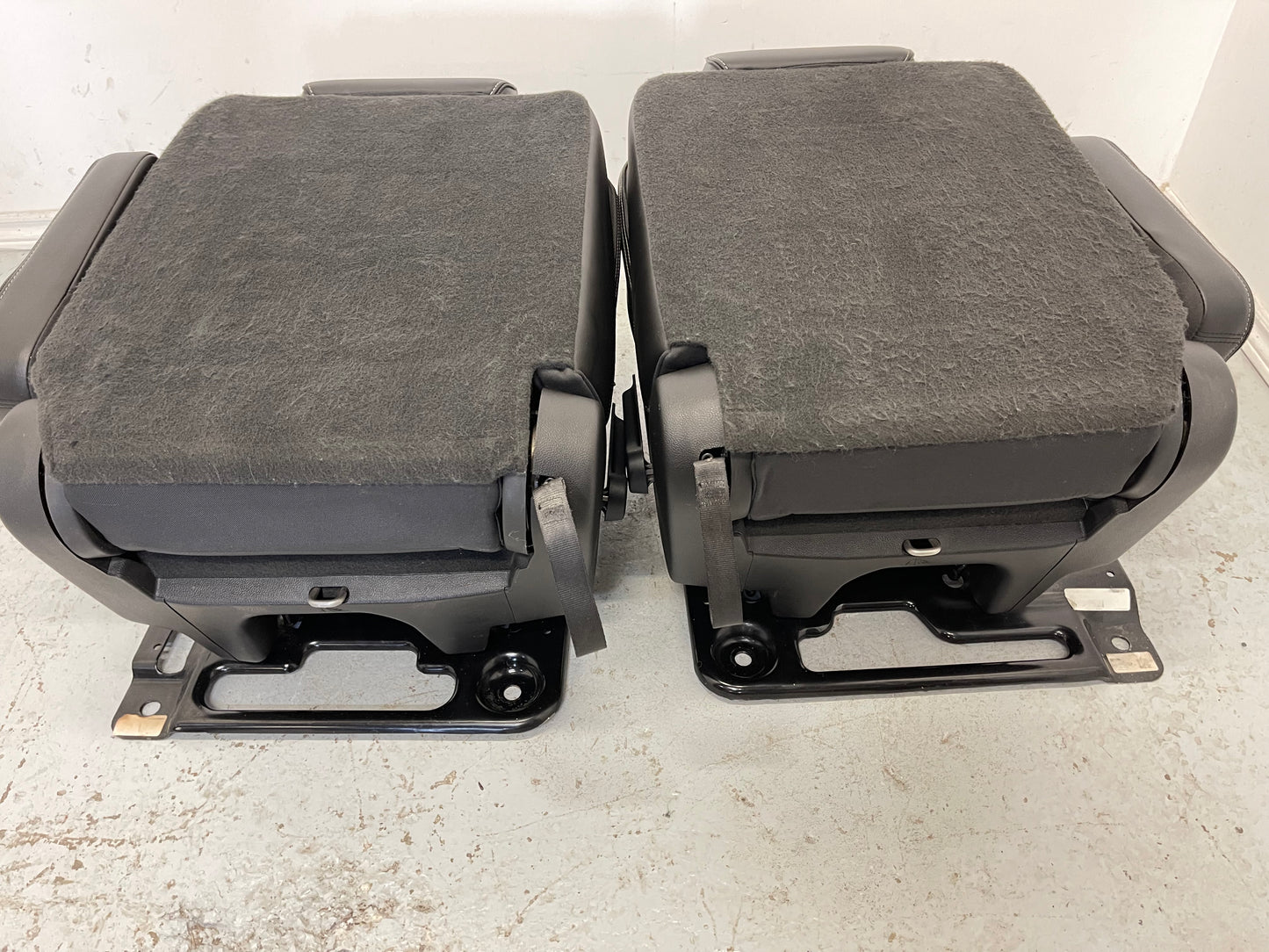 2016 GMC Yukon Denali XL Black LEATHER Second Row Bucket Seat.