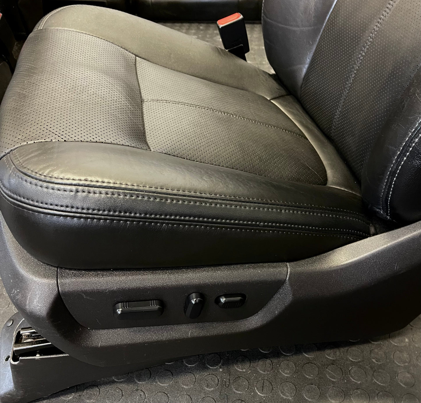 2015 Ford F250 Superduty Black LEATHER Crew Cab Power Heated/Cooled Interior.