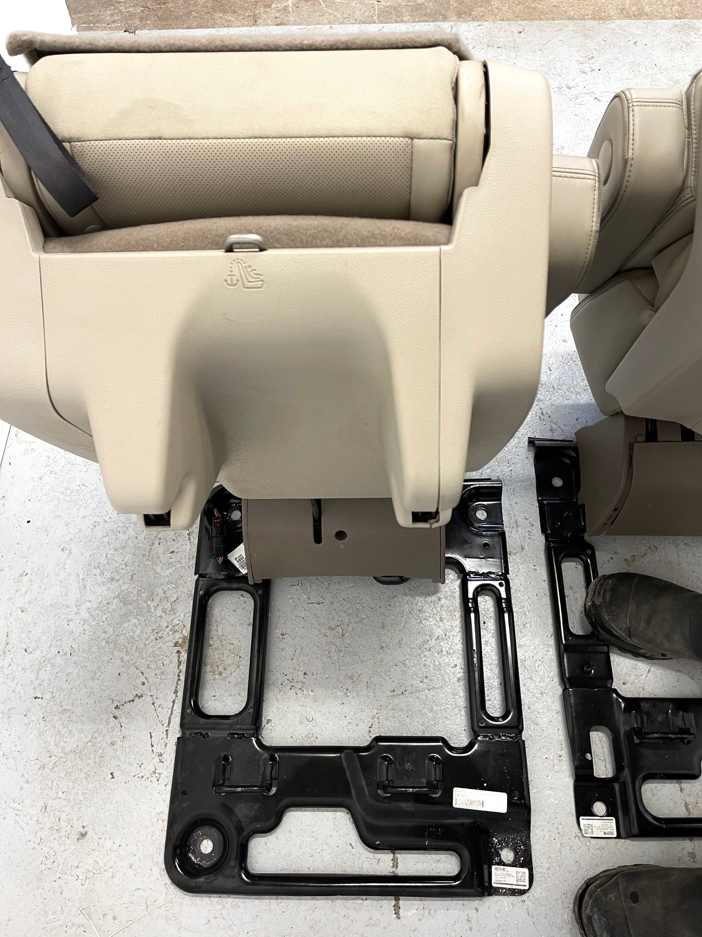 2016 GMC Yukon Denali XL Cashmere Tan LEATHER Second Row Bucket Seats.