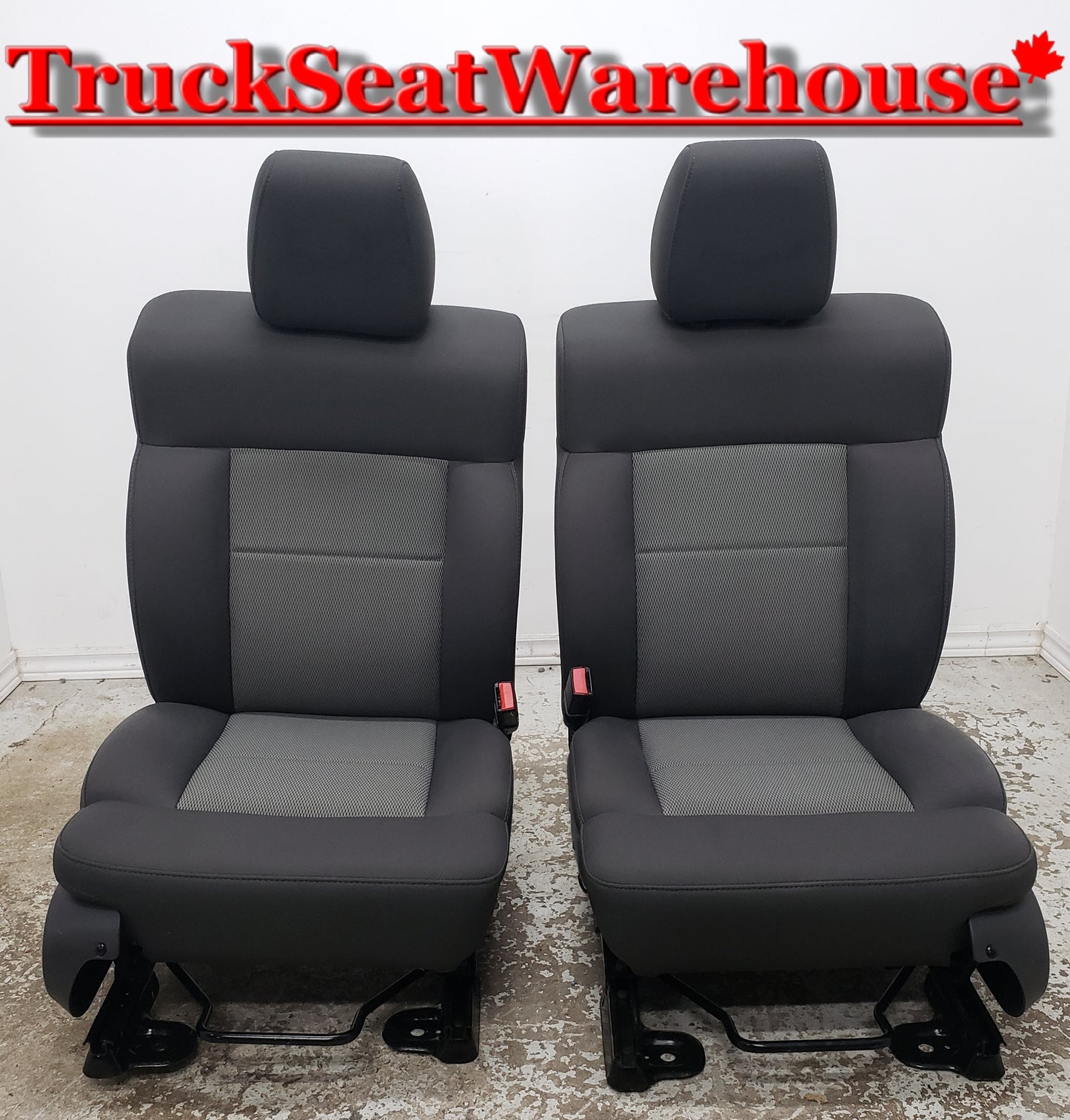 Ford F150 truck 2007  2008 grey cloth front seats manual .