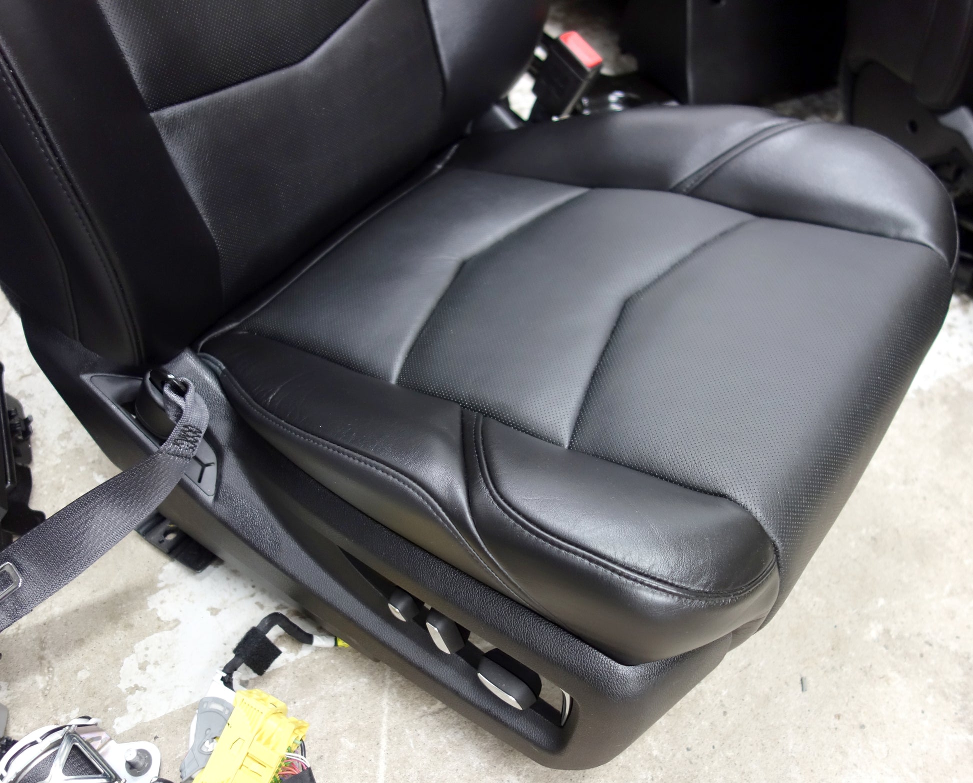 cadillac escalade 2015 2016 2017 2018 black leather interior seats chev truck custom rod yukon tahoe
