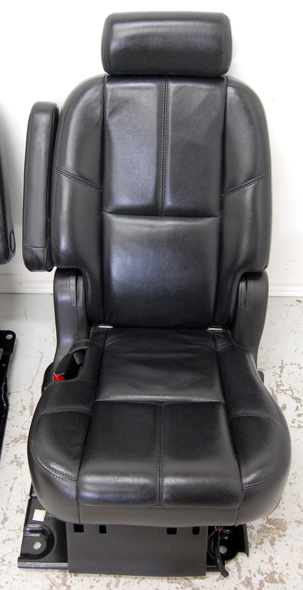 Yukon Tahoe XL 2nd Row Bucket Seats Suburban Escalade ESV Captain