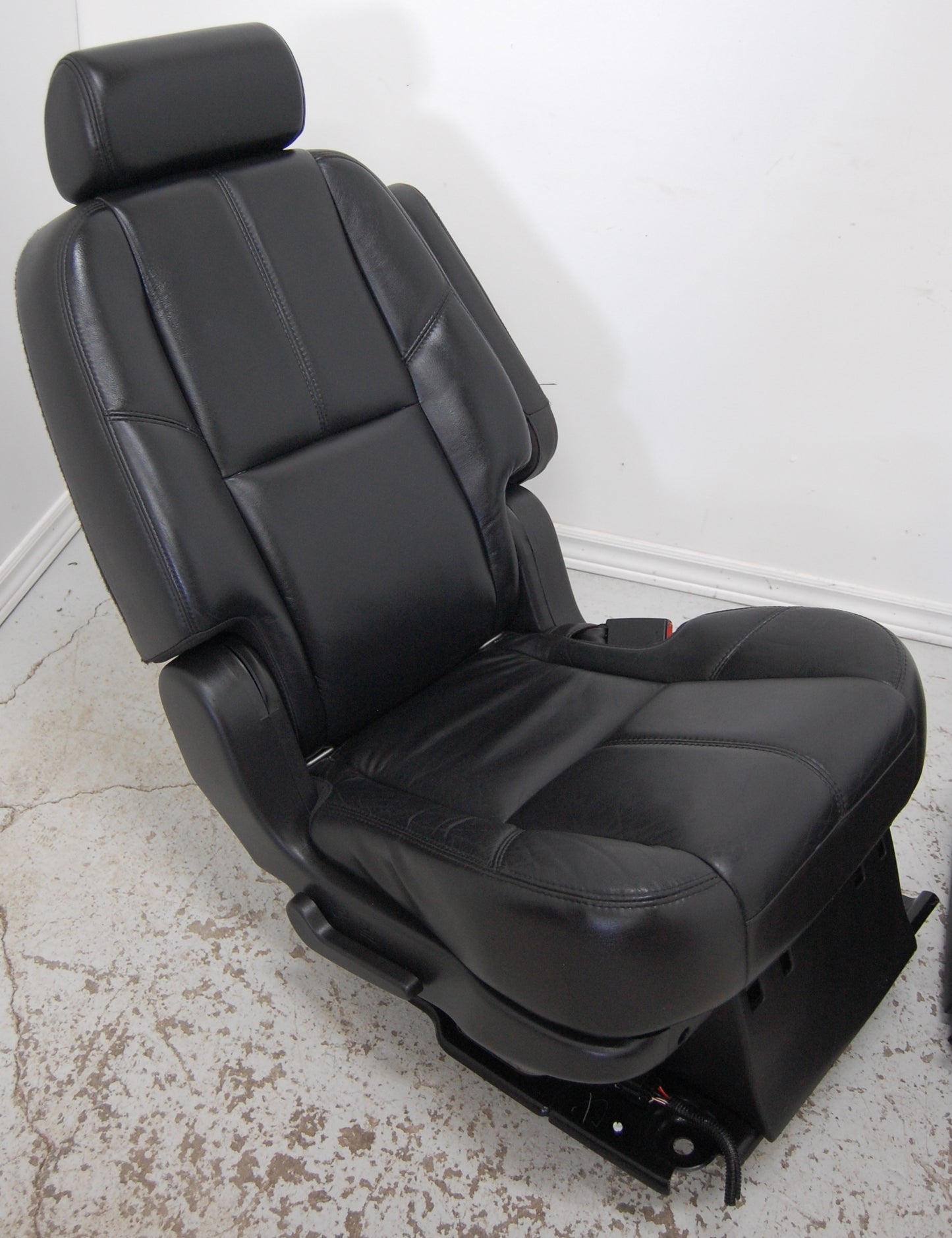 Yukon Tahoe XL 2nd Row Bucket Seats Suburban Escalade ESV Captain Chairs 2007-14