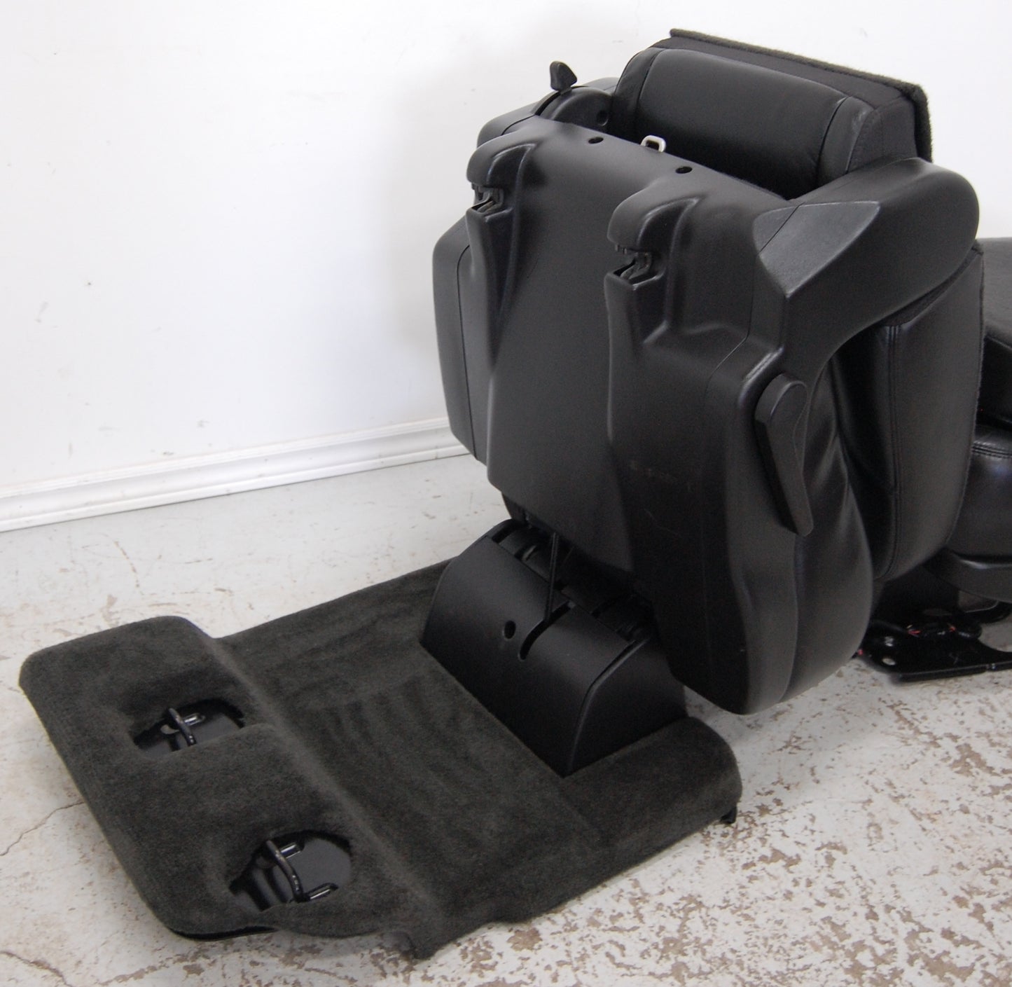 Yukon Tahoe XL 2nd Row Bucket Seats Suburban Escalade ESV Captain Chairs 2007-14