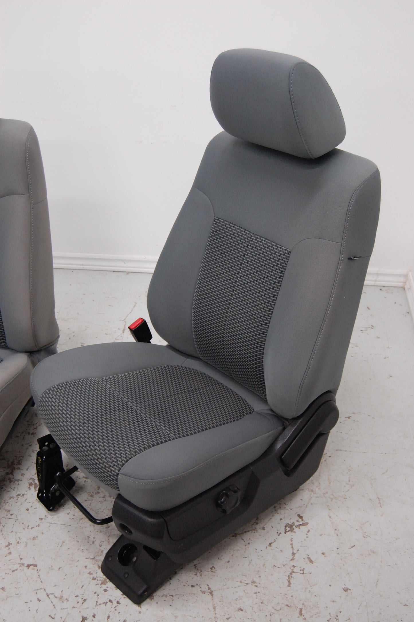 Ford Superduty Truck 2012 Grey Cloth Front Seats F250 F350 F450 F550 with Console